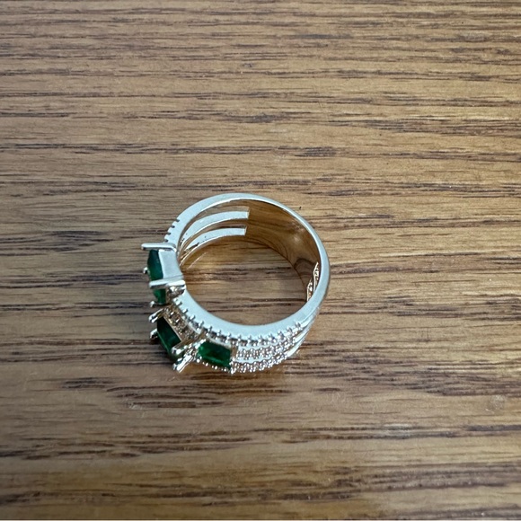 Diamond & Emerald 3 band ring - size 6.75 - Picture 5 of 7